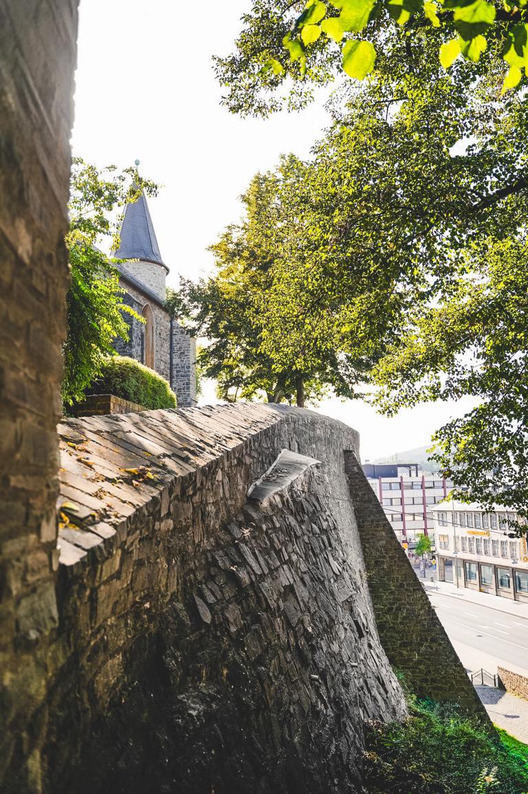 Kleine Juwelen - Geschichten und Schätze entlang der Stadtmauer
