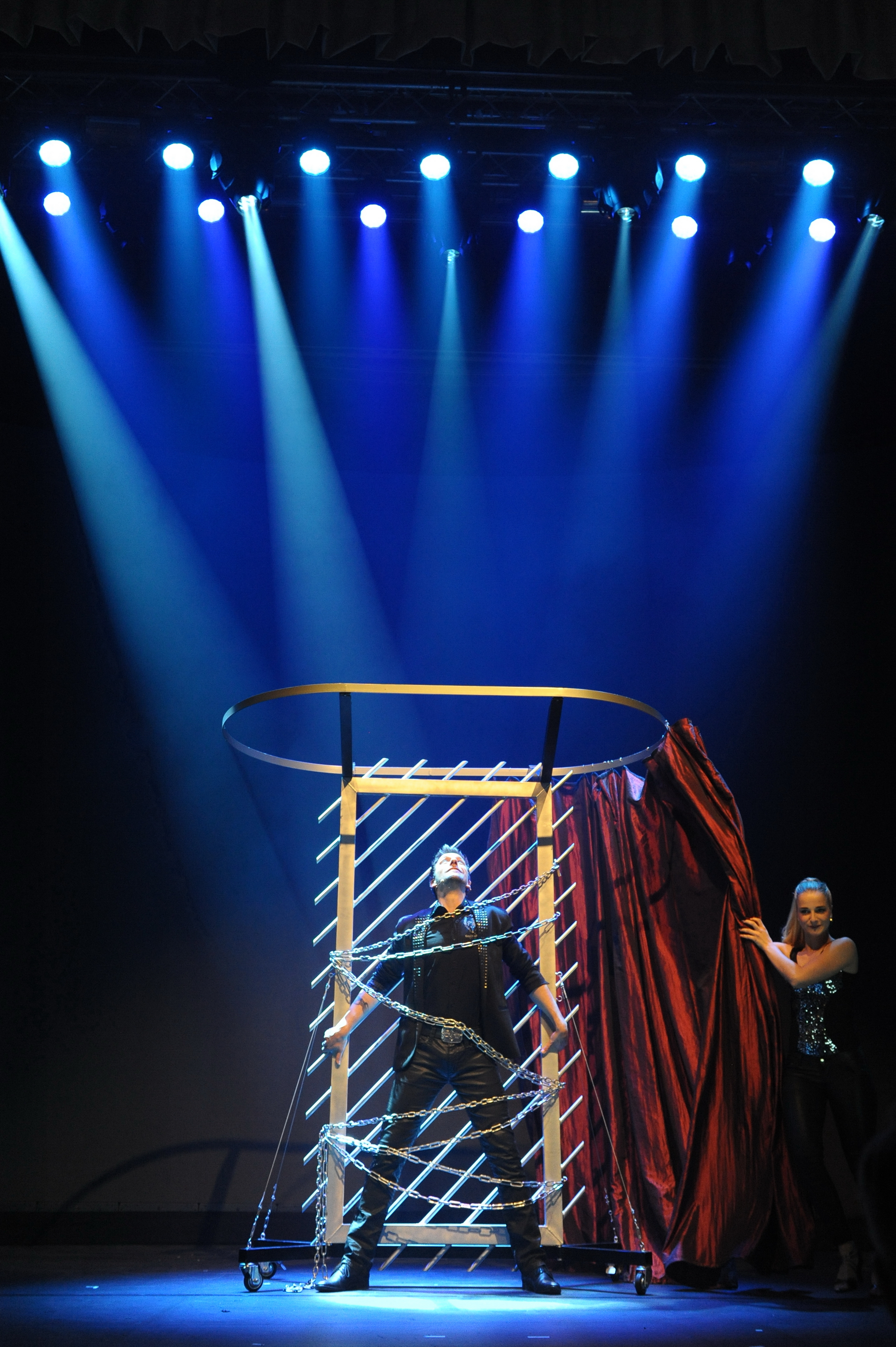 Peter Valance – Illusionen, magische Stunts & Comedy